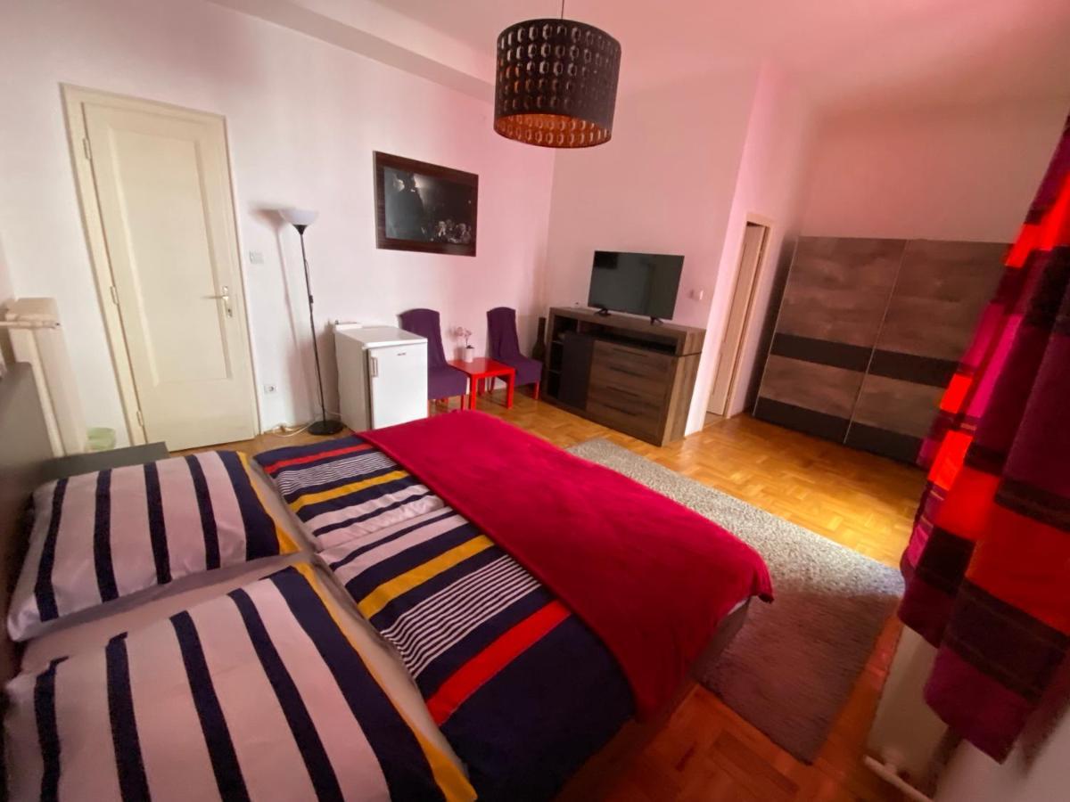 Monolit Budapest Center Guesthouse Bagian luar foto