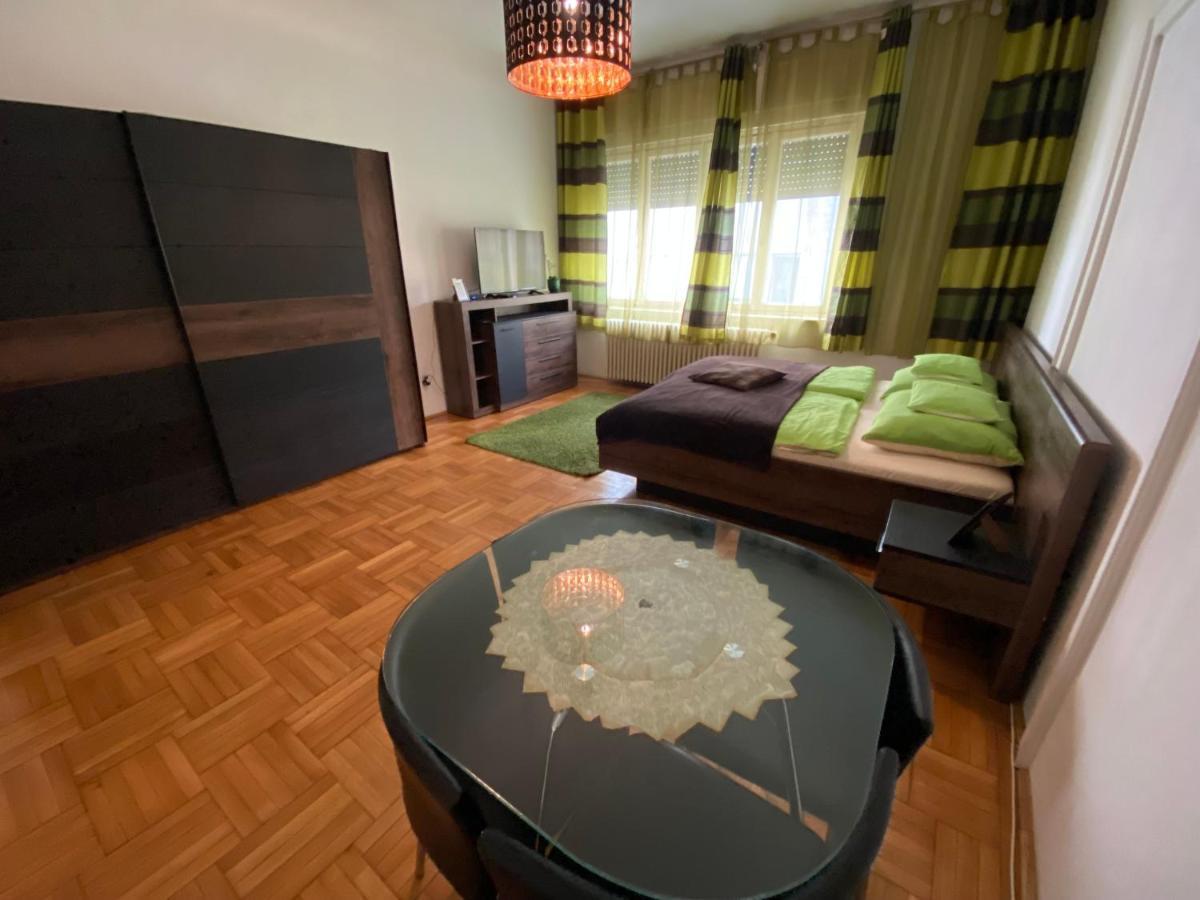 Monolit Budapest Center Guesthouse Bagian luar foto