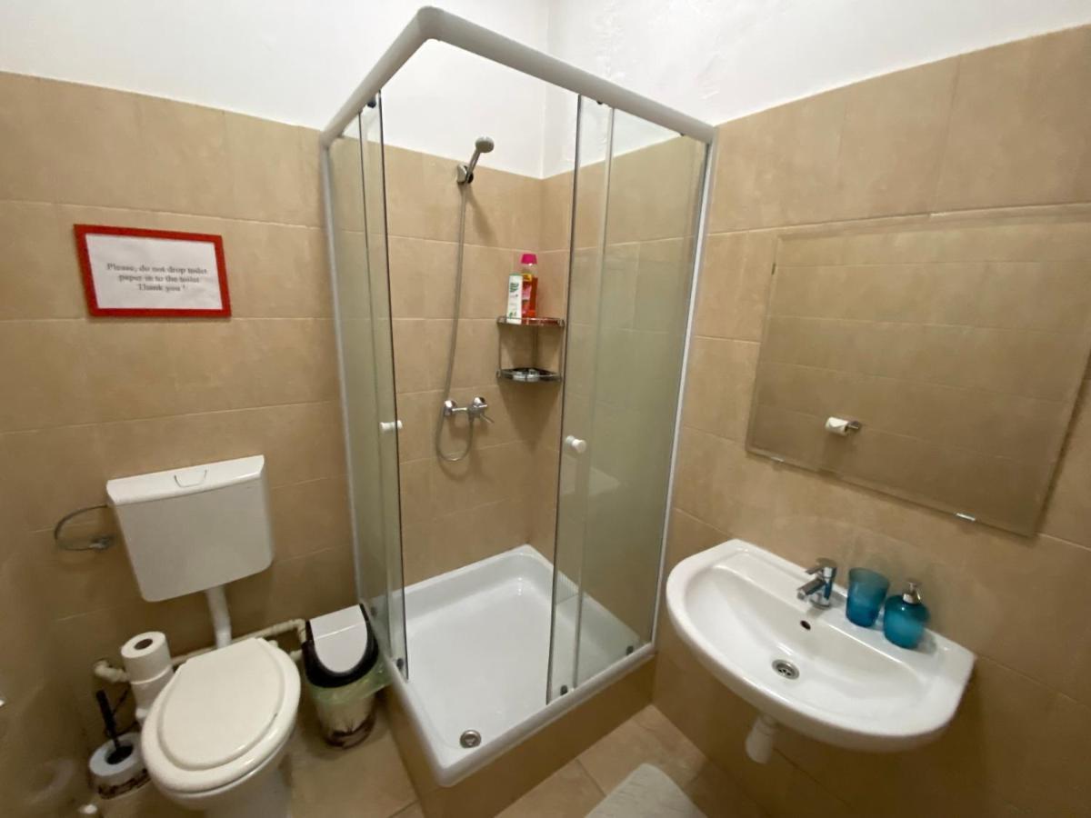 Monolit Budapest Center Guesthouse Bagian luar foto