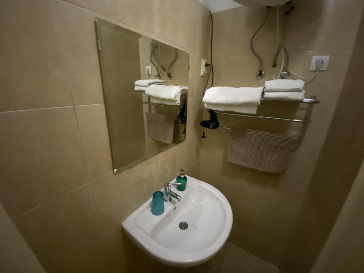 Monolit Budapest Center Guesthouse Bagian luar foto