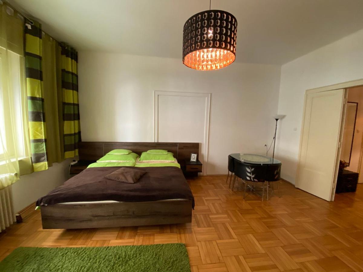 Monolit Budapest Center Guesthouse Bagian luar foto
