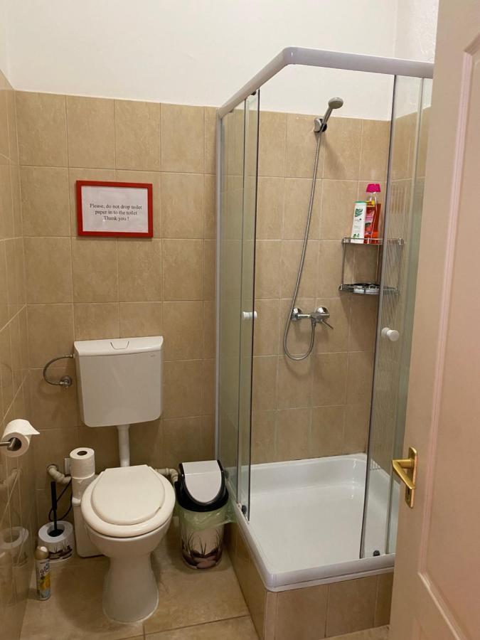 Monolit Budapest Center Guesthouse Bagian luar foto