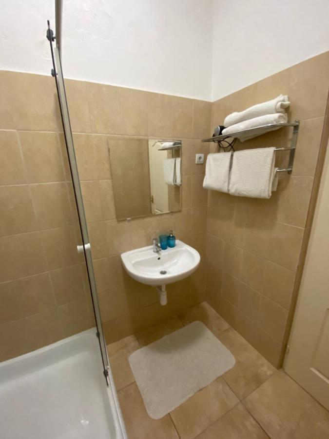 Monolit Budapest Center Guesthouse Bagian luar foto