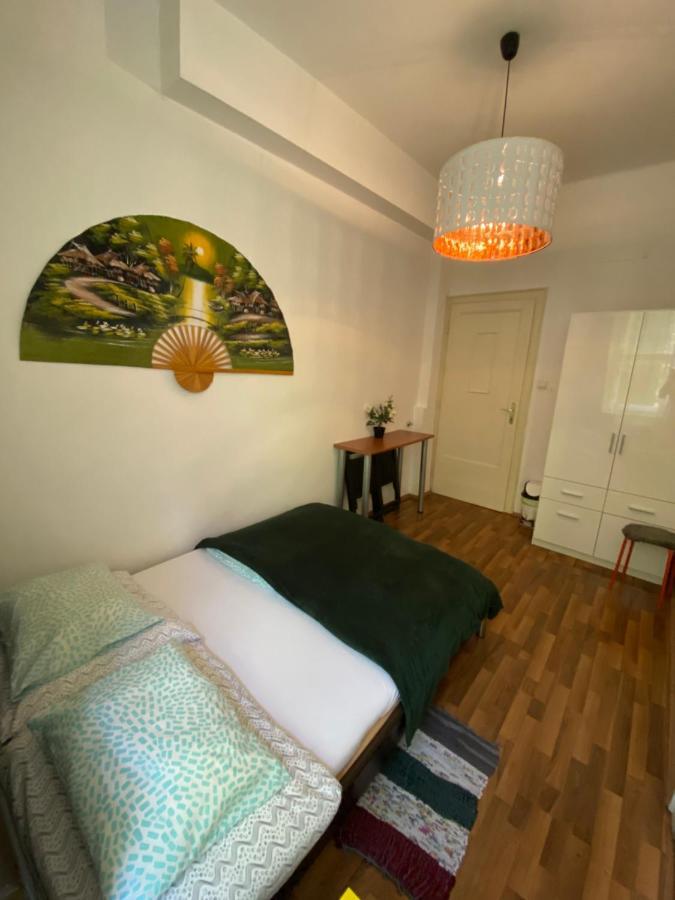 Monolit Budapest Center Guesthouse Bagian luar foto