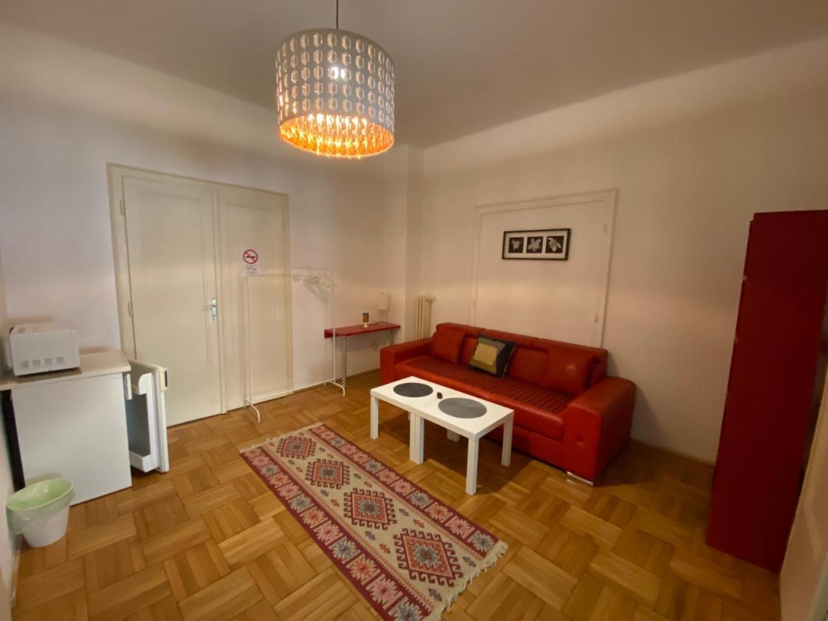 Monolit Budapest Center Guesthouse Bagian luar foto