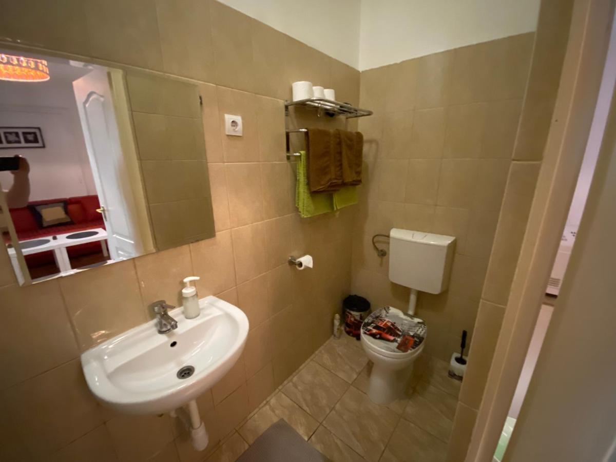 Monolit Budapest Center Guesthouse Bagian luar foto