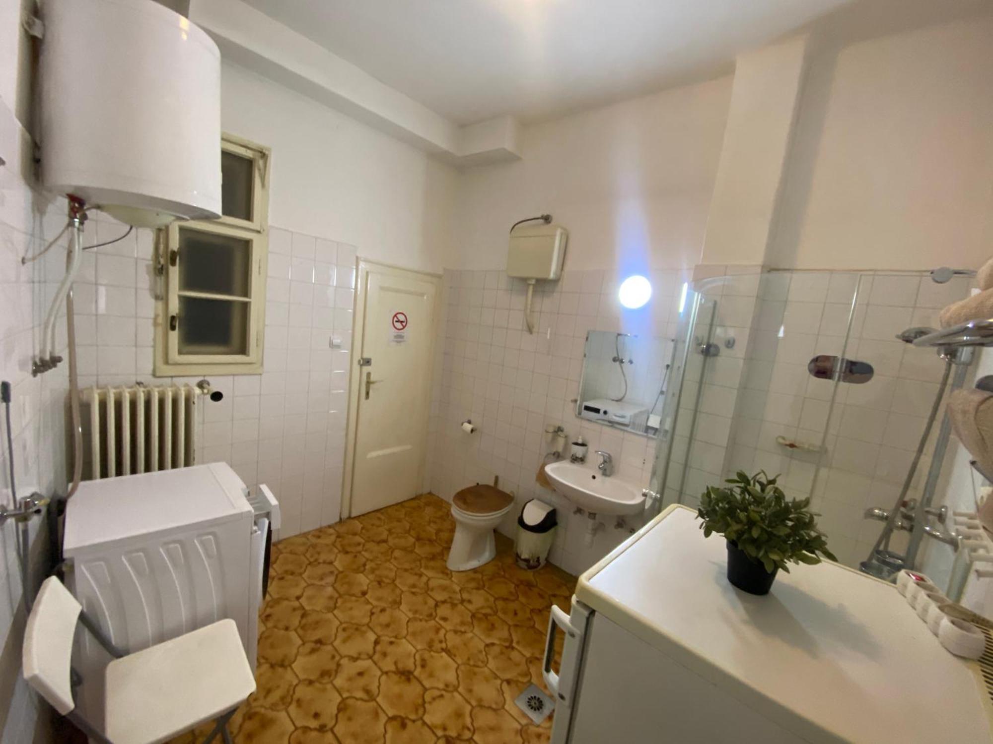 Monolit Budapest Center Guesthouse Bagian luar foto
