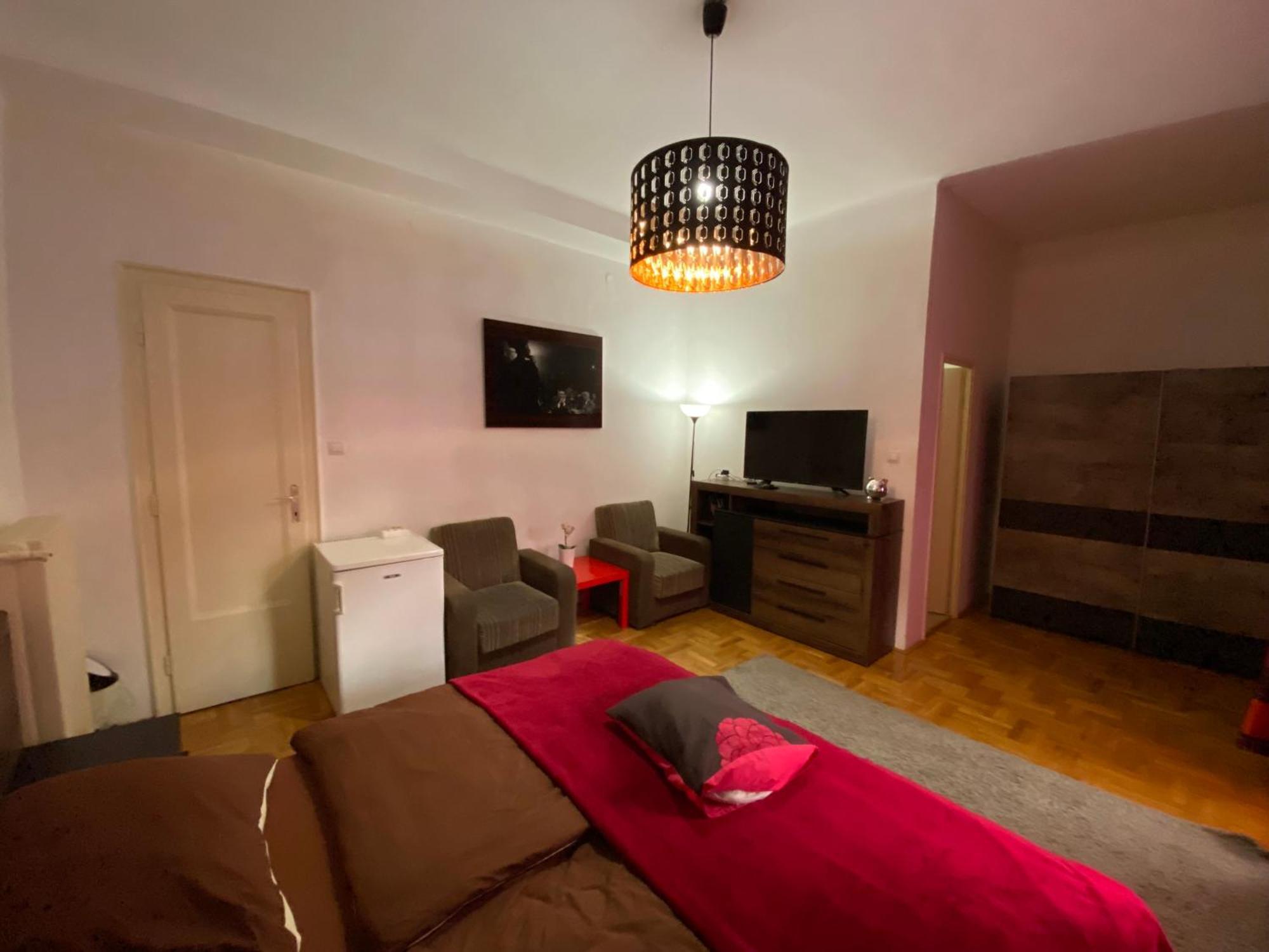 Monolit Budapest Center Guesthouse Bagian luar foto